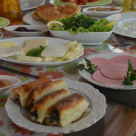 ベッド・アンド・ブレックファスト Avcihan Tas Ev 3*