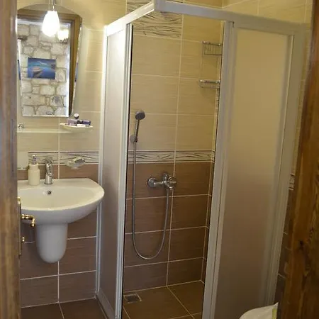 Bed and breakfast Avcihan Tas Ev