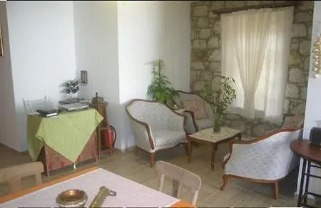 Avcihan Tas Ev Bed & Breakfast Alacati